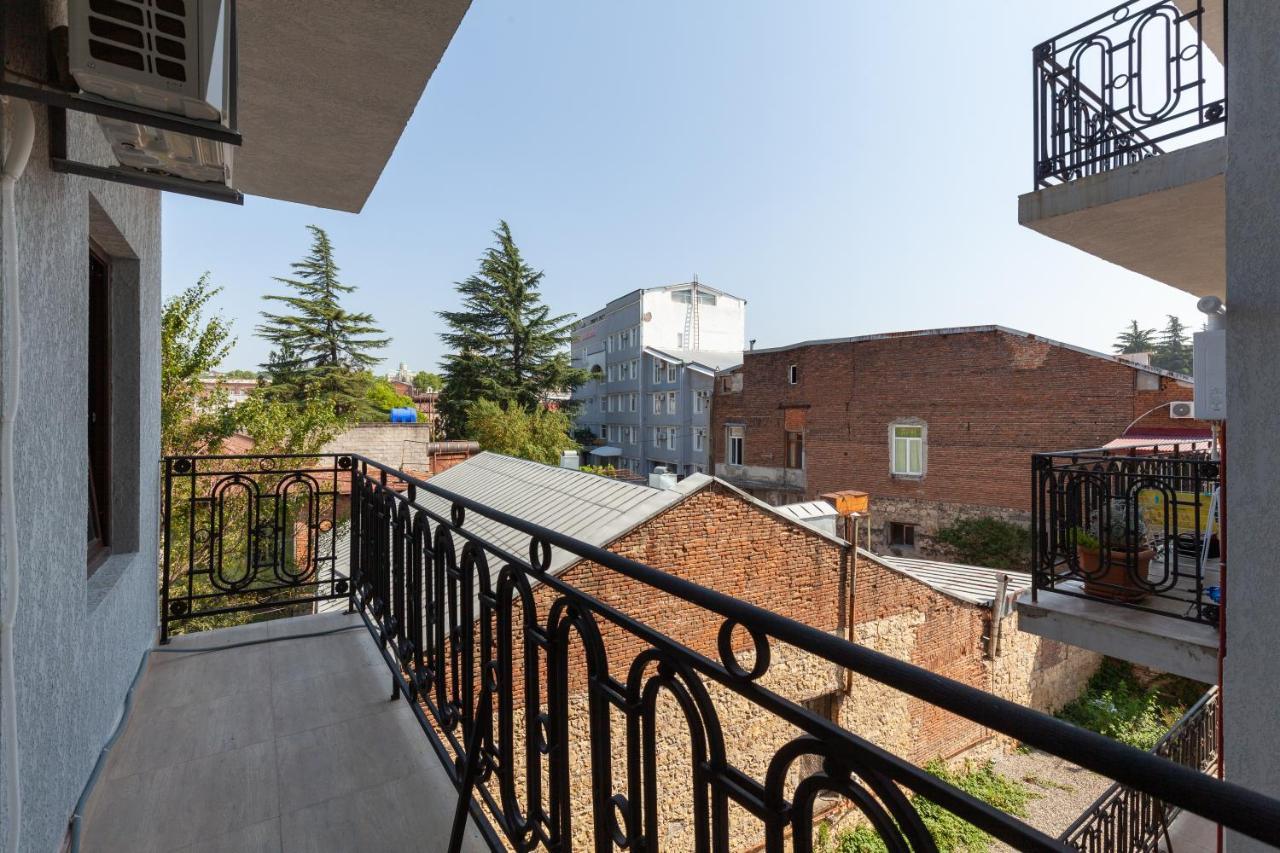 Irina'S Apartments Kutaisi Exterior photo
